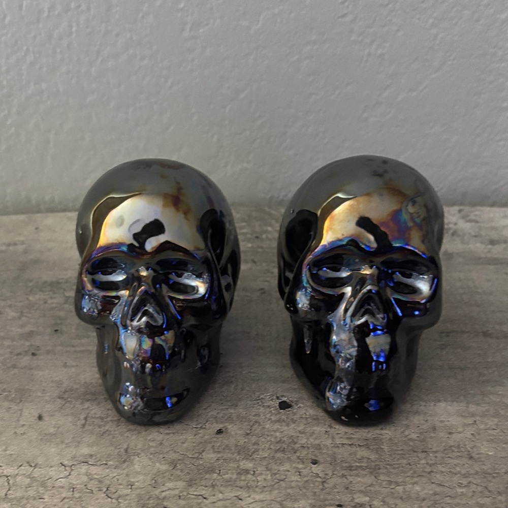 🖤 Iridescent Black Skull Decor Set (2) 🖤